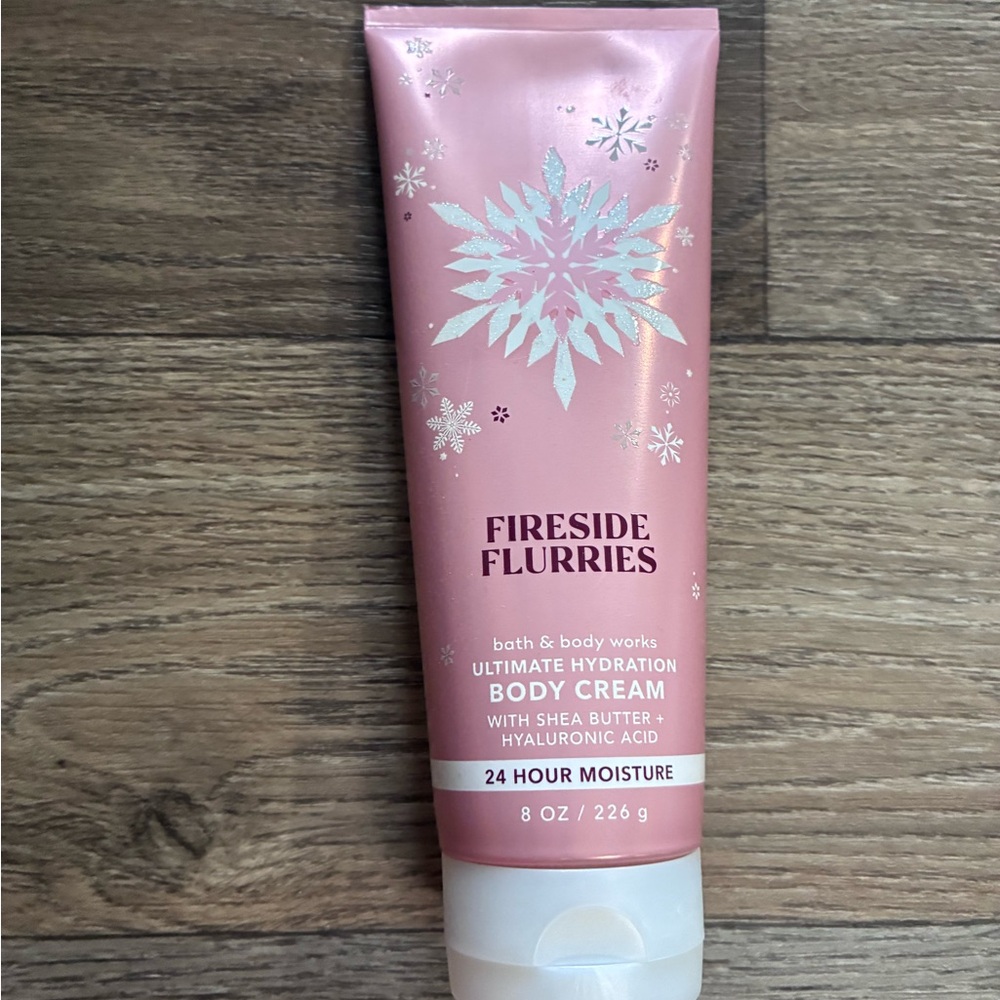 Bath & Body Works Fireside Flurries Hydrating Body Cream - Rose Pink